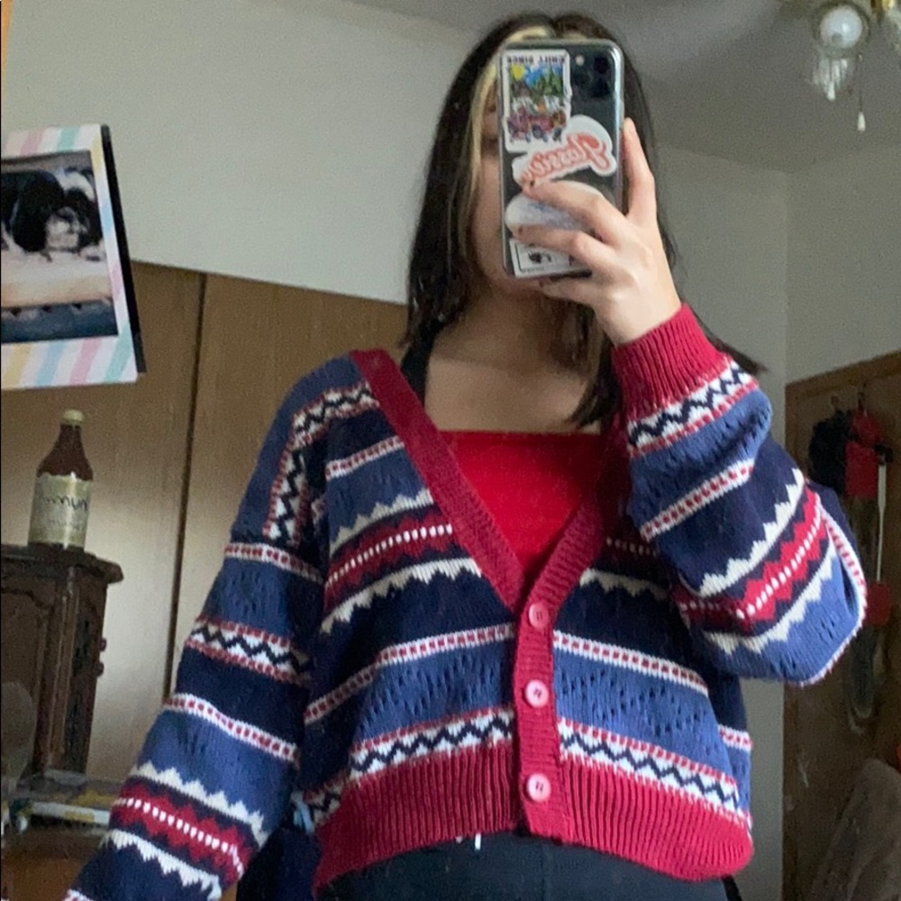 sweater - Picture 4 of 4